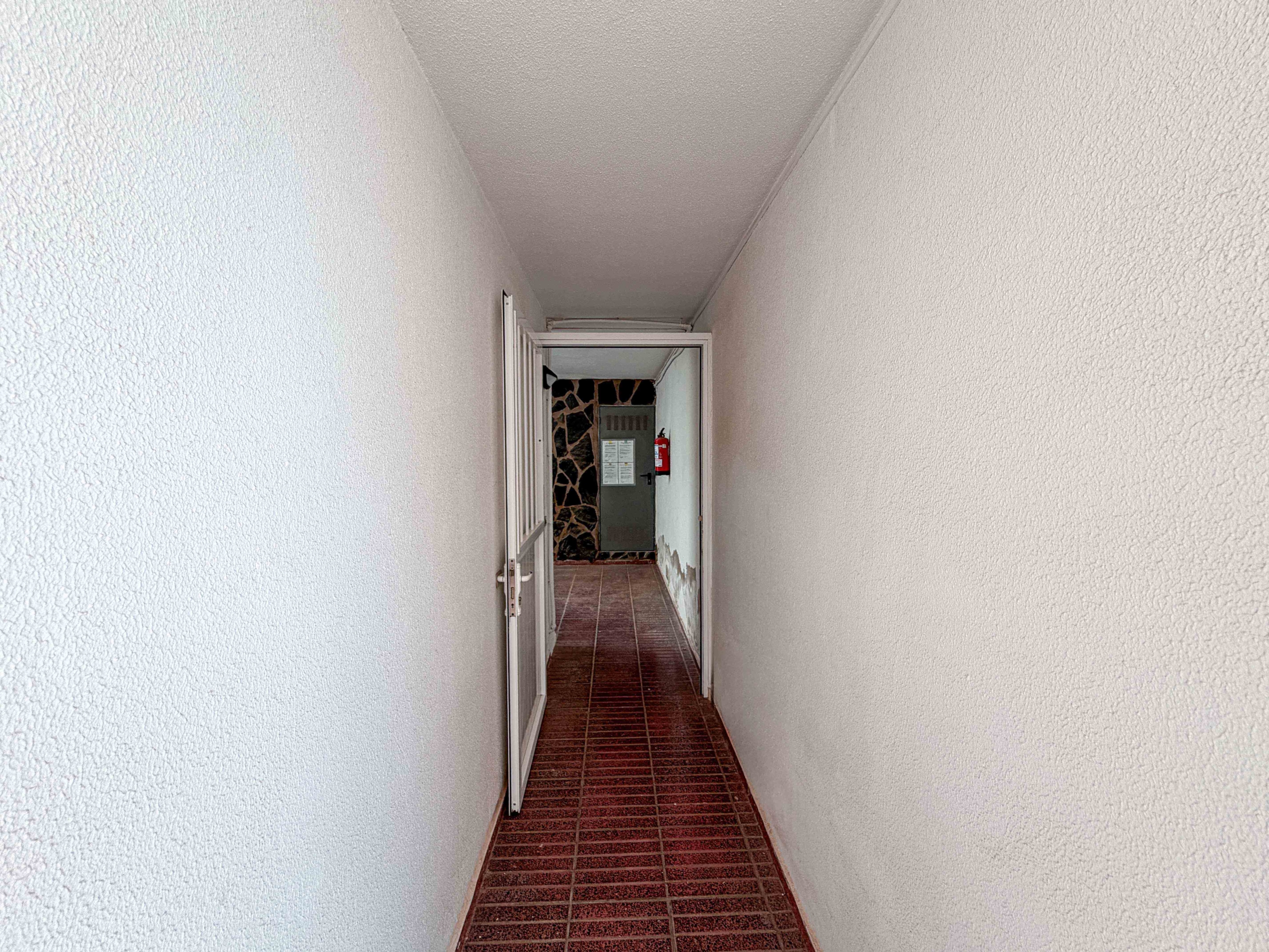 1047